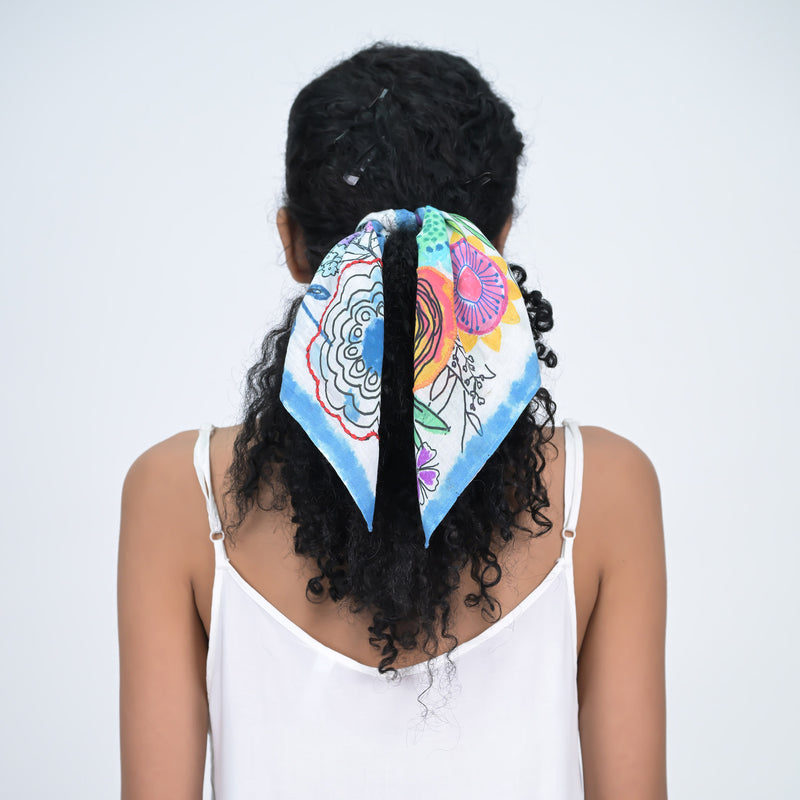 THE VALLEY OF FLOWERS BANDANA - SNOW